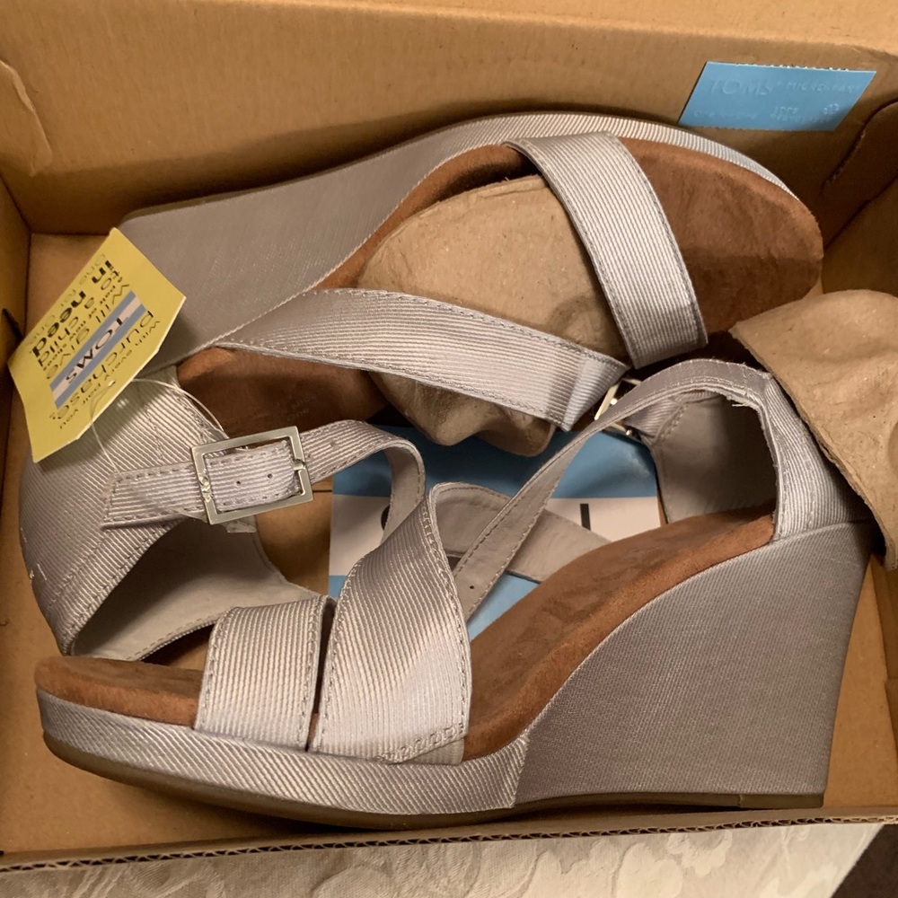 Toms Dove 8.5 wedges